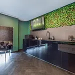 In Centre With Jacuzzi Bath *