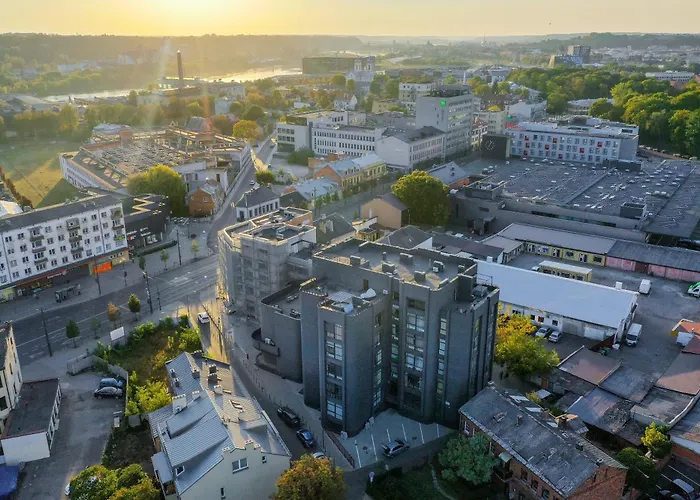 In Centre With Jacuzzi Bath *